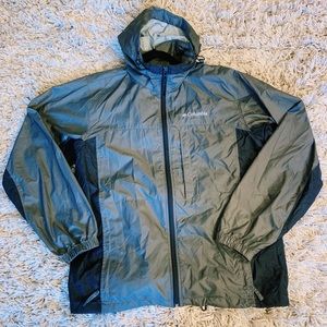 ✨Men’s Columbia rain jacket✨